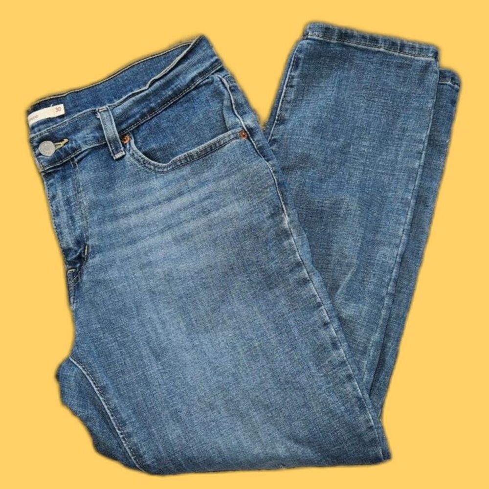 Levi's Women's Classic Medium Blue Denim Mid-Rise Boyfriend Jeans Size 30